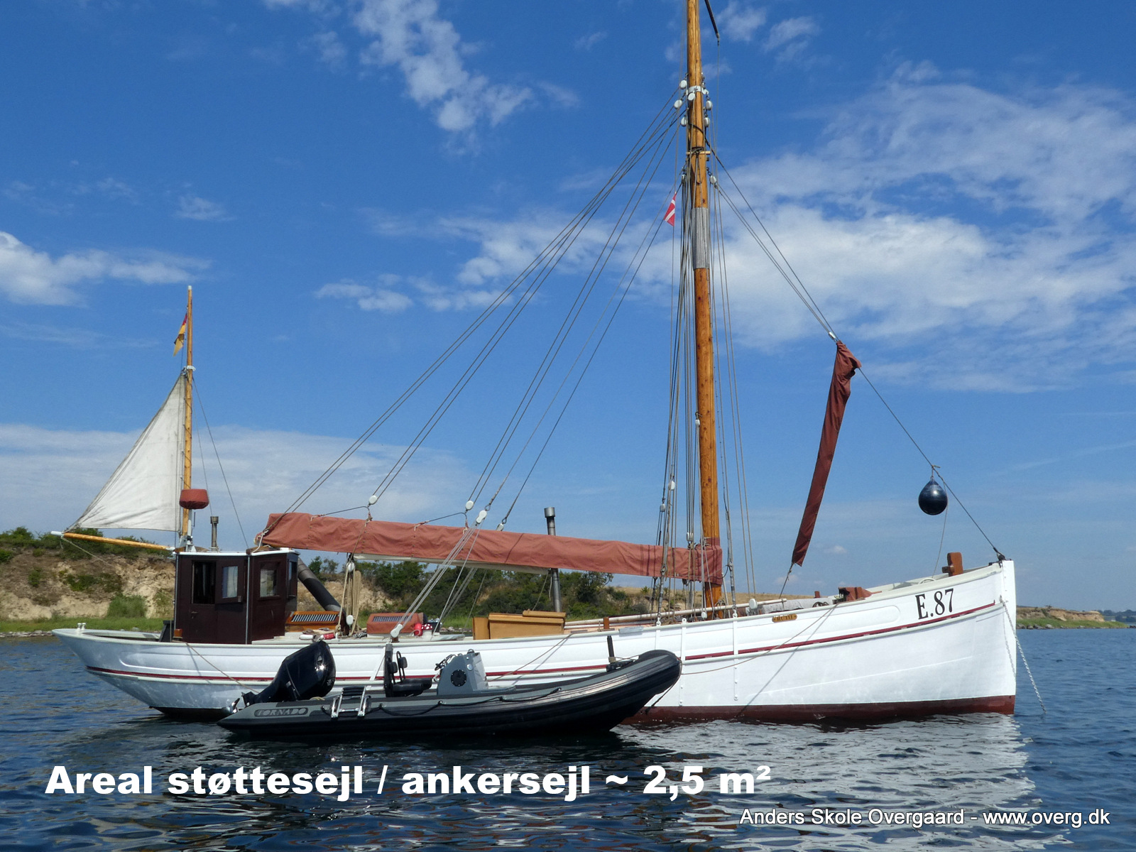 Ankersejl / Støttesejl på fiskekutter - Areal cirka 2,5 m²