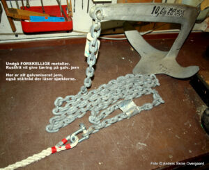 Eksempel på fornuftigt grej til mindre båd: BRUCE 10 kg - lidt kæde - 3-slået elastisk nylontov