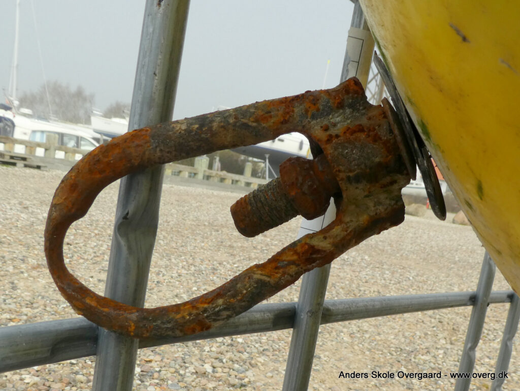Turbøje med meget markant slid i den nederste ring