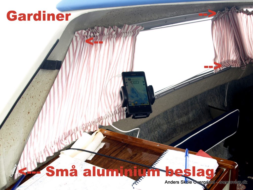 Sådan sidder gardin-beslagene limet fast